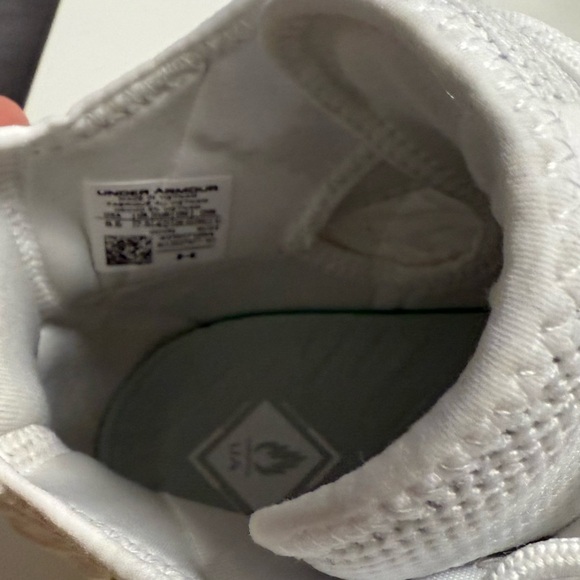 NEW Under Armour Gold and White Sports Cleats - Picture 3 of 6